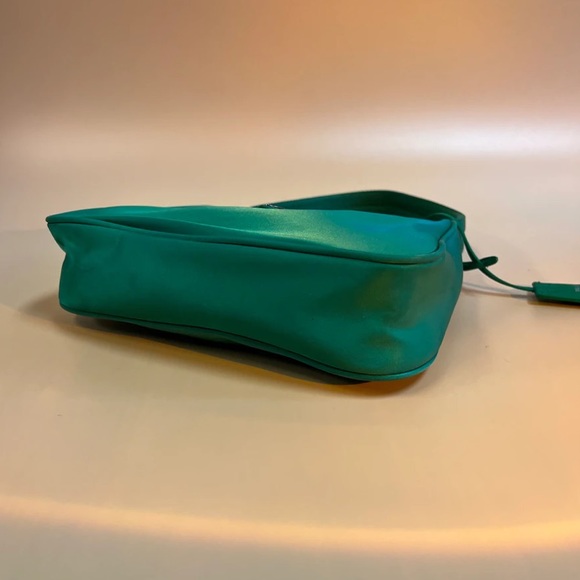 Prada Mini Re-edition 2000 - Picture 4 of 7